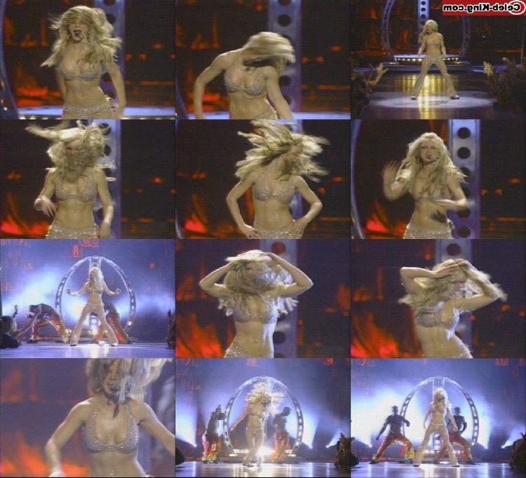16P Hot celebrity Britney Spears showing off her sexy boobs