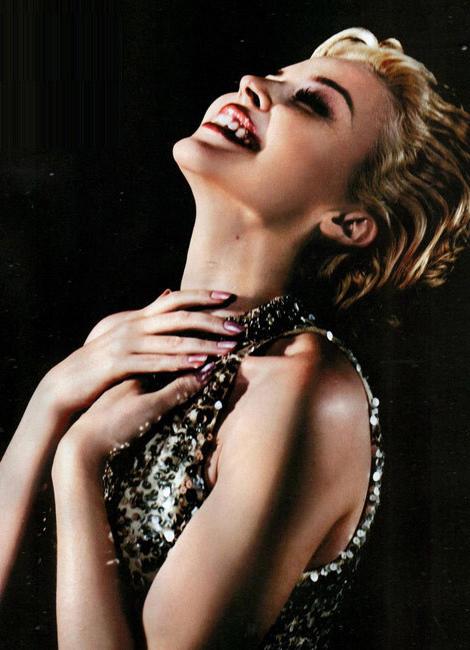15P Milf celebrity Kylie Minogue like readhead and stunning ass