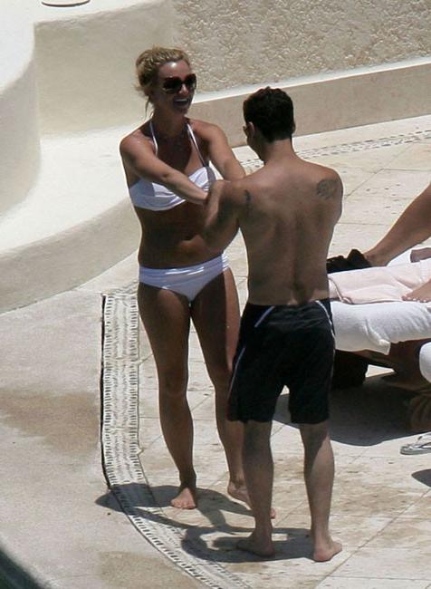 15P Celebrity Britney Spears nice blowjob and shows shaved pussy