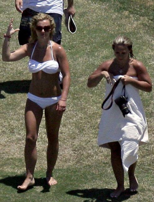 15P Celebrity Britney Spears nice blowjob and shows shaved pussy