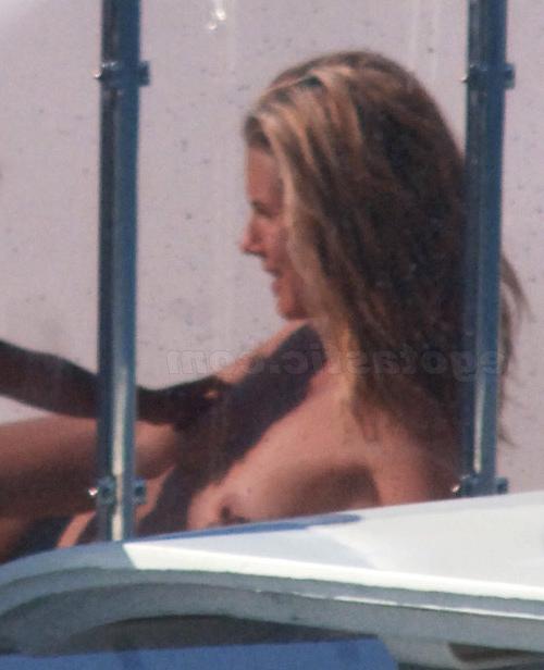 16P Heidi Klum showing small tits to paparazzi and posing in bikini