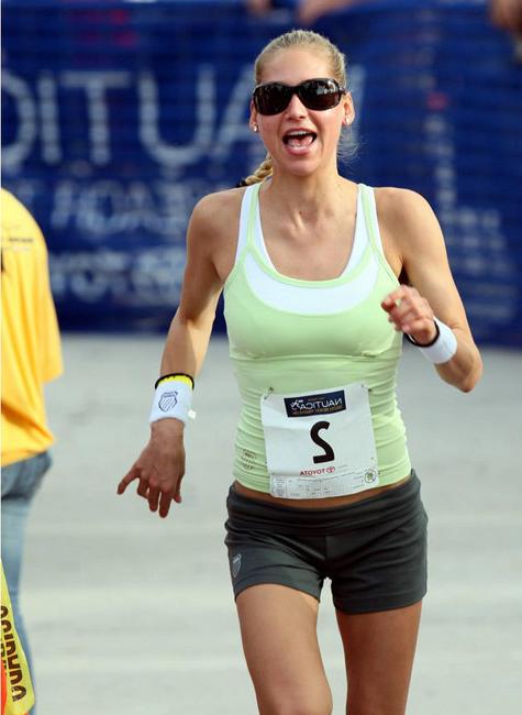 15P Celebrity Anna Kournikova really sexy outfit