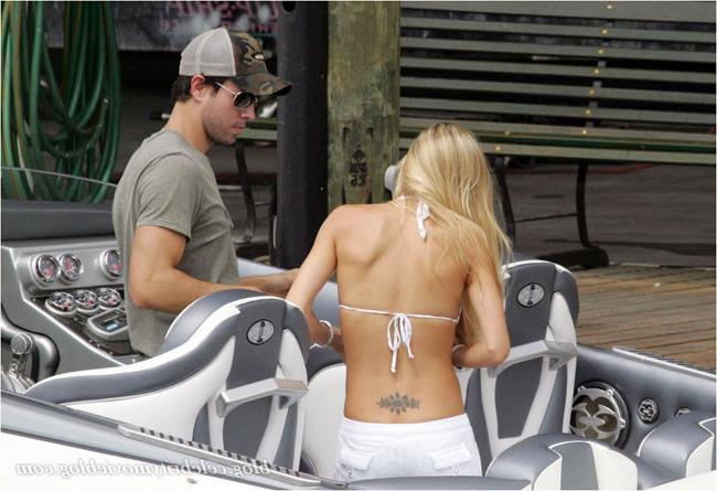 15P Celebrity Anna Kournikova really sexy outfit