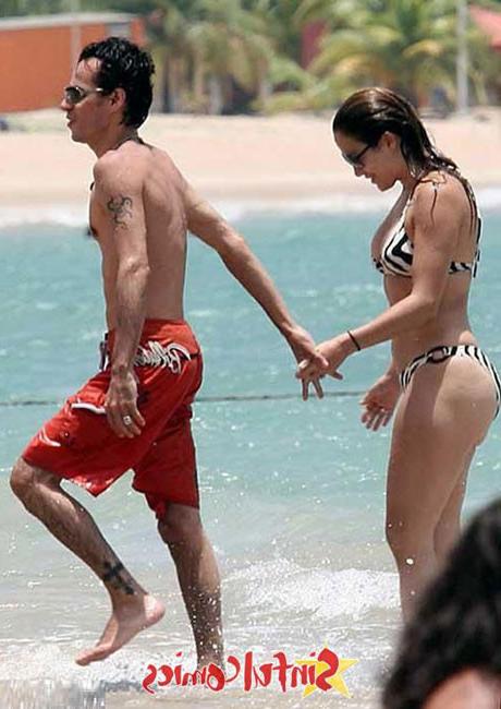 15P Celebrity cutie and best singer Jennifer Lopez nice upskirt