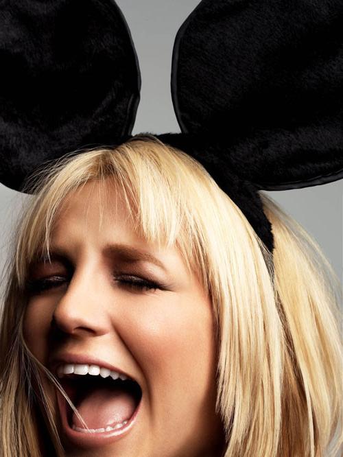 16P Britney Spears giving nice blowjob and showing shaved pussy