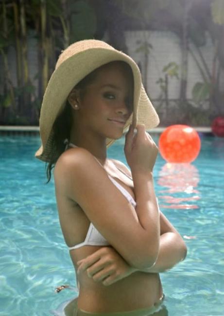 15P Black celebrity Rihanna nice nipple slip and sexy black body