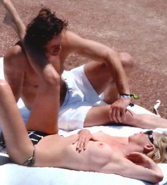 15P Celebrity babe Sharon Stone very hot upskirt and nude body