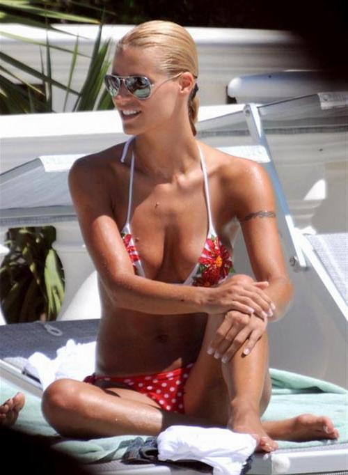 16P Michelle Hunziker showing her nice big tits and posing in thong