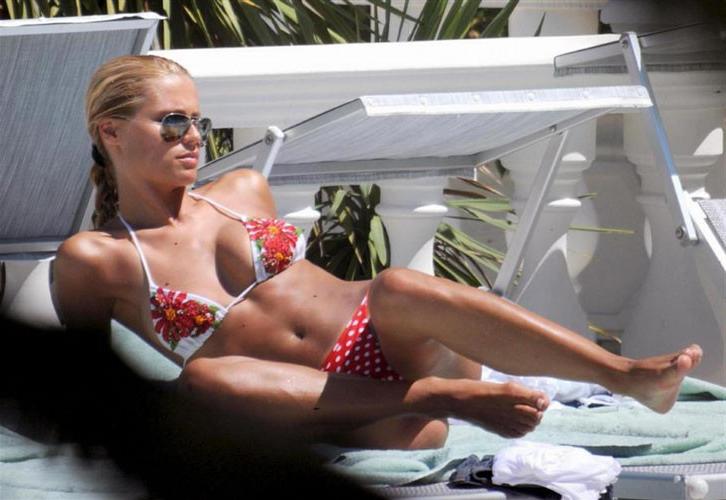 16P Michelle Hunziker showing her nice big tits and posing in thong