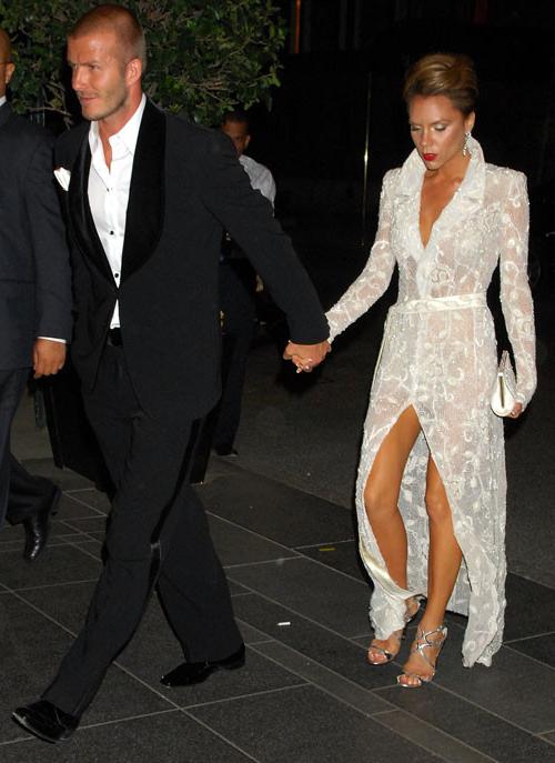 16P Victoria Beckham showing her big tits and upskirt paparazzi pics