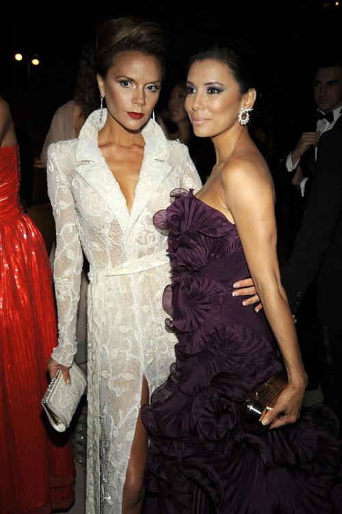 16P Victoria Beckham showing her big tits and upskirt paparazzi pics