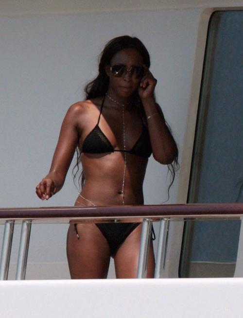 16P Naomi Campbell showing hairy pussy and tits and bikini posing