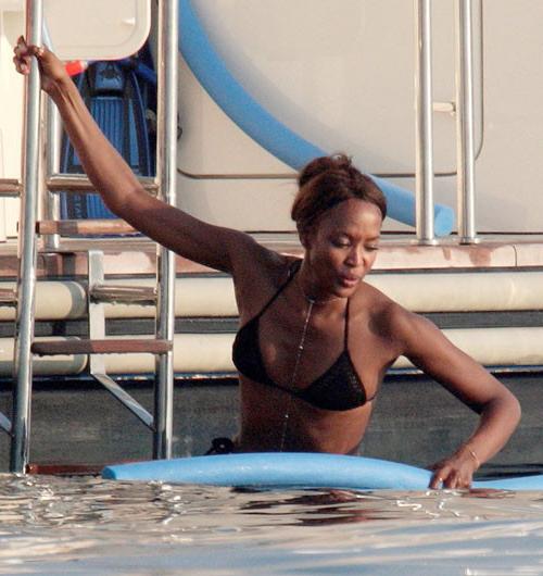 16P Naomi Campbell showing hairy pussy and tits and bikini posing