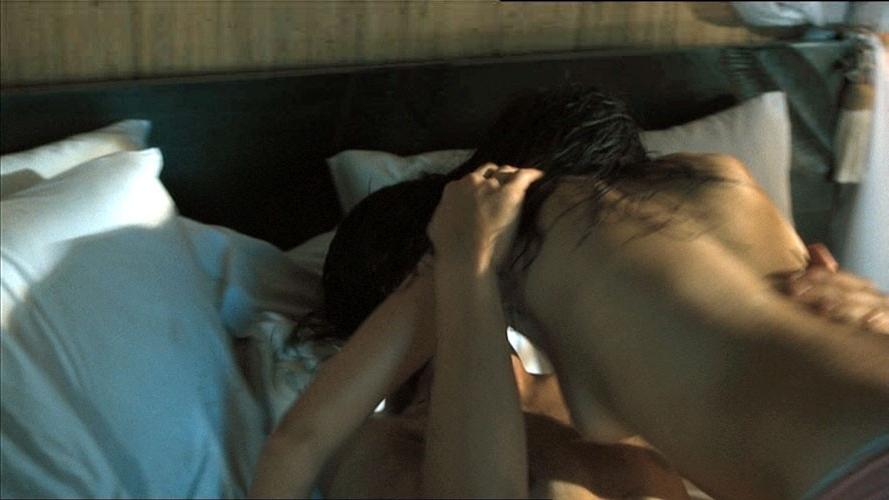 16P Mila Kunis showing her nice tits and gets fucked hard