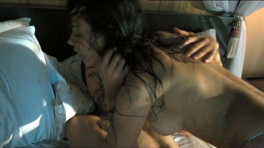 16P Mila Kunis showing her nice tits and gets fucked hard