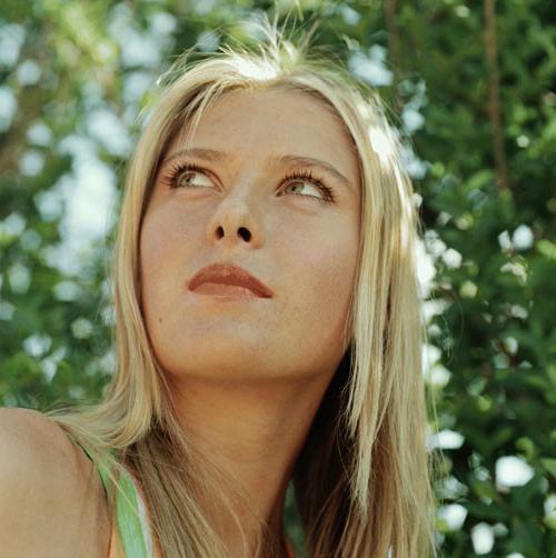 16P Maria Sharapova downblouse and upskirt paparazzi pictures