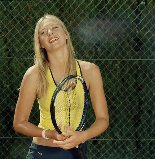 16P Maria Sharapova downblouse and upskirt paparazzi pictures