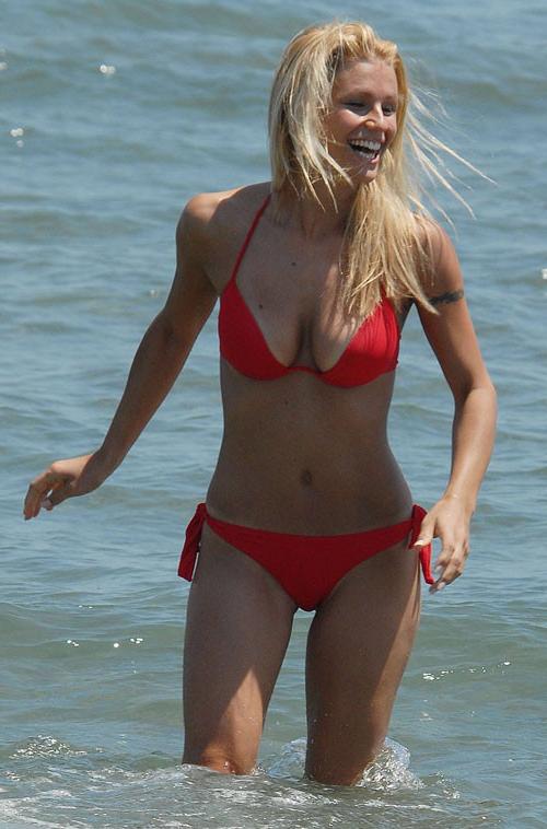 16P Michelle Hunziker showing big tits on beach paparazzi pictures