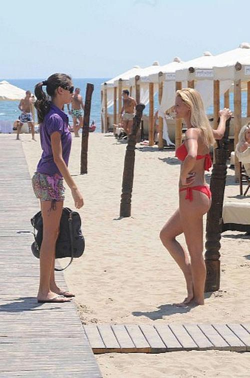 16P Michelle Hunziker showing big tits on beach paparazzi pictures