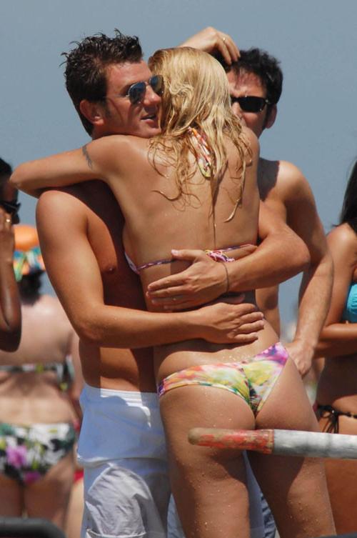 16P Michelle Hunziker showing her big tits on beach paparazzi pics