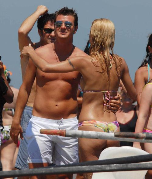 16P Michelle Hunziker showing her big tits on beach paparazzi pics