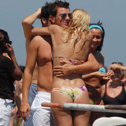 16P Michelle Hunziker showing her big tits on beach paparazzi pics