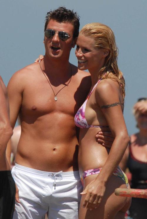 16P Michelle Hunziker showing her big tits on beach paparazzi pics