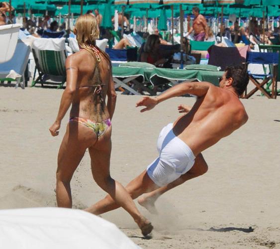 16P Michelle Hunziker showing her big tits on beach paparazzi pics