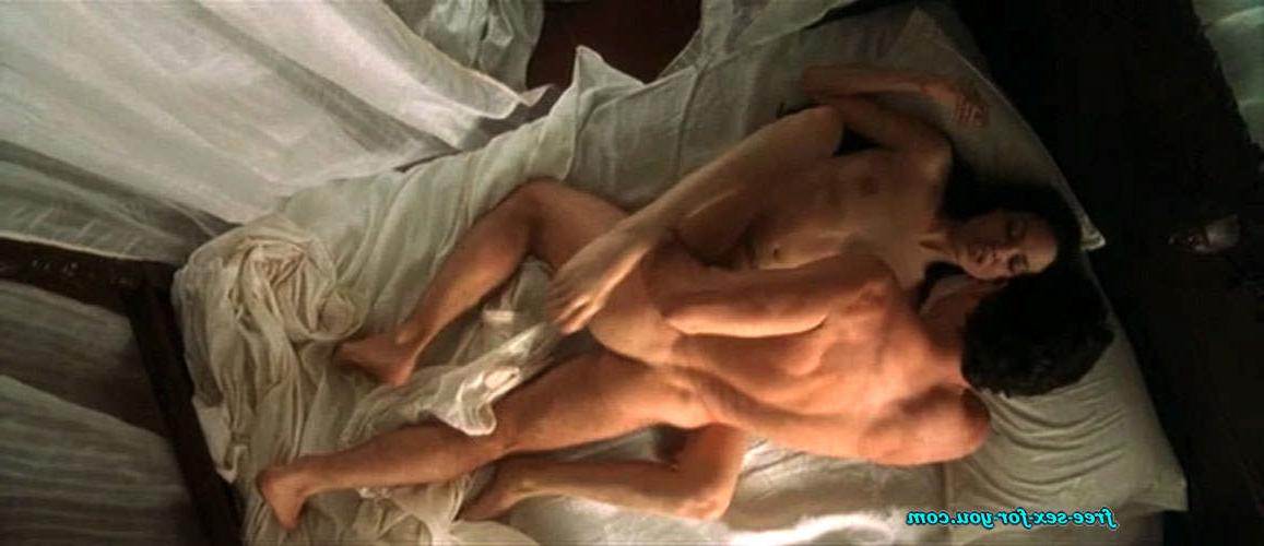 16P Angelina Jolie showing her nice big tits and fucking hard on bed