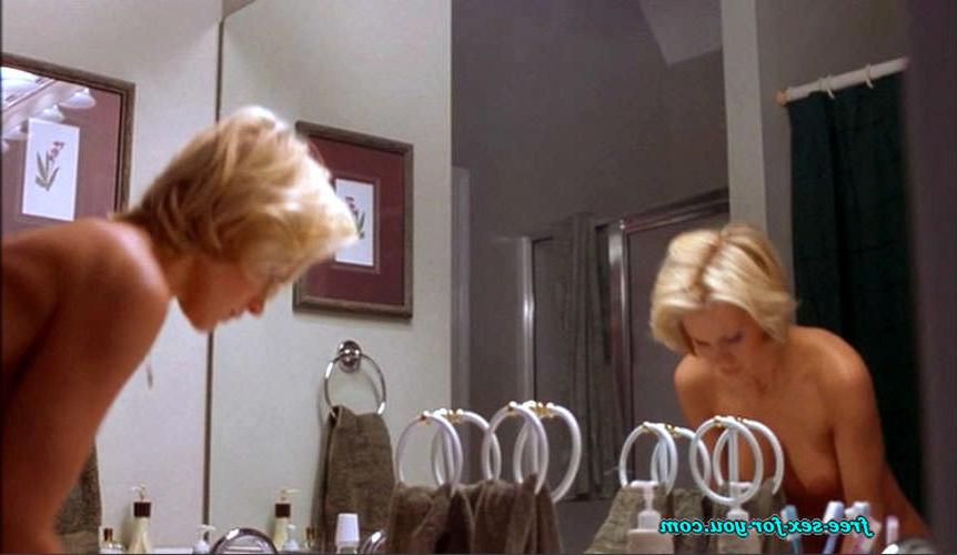 16P Josie Davis showing her nice big tits in movie