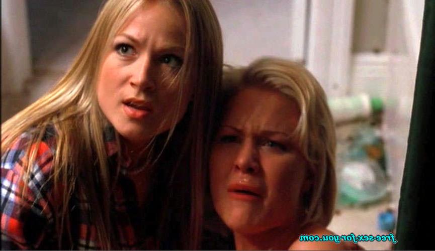 16P Josie Davis showing her nice big tits in movie