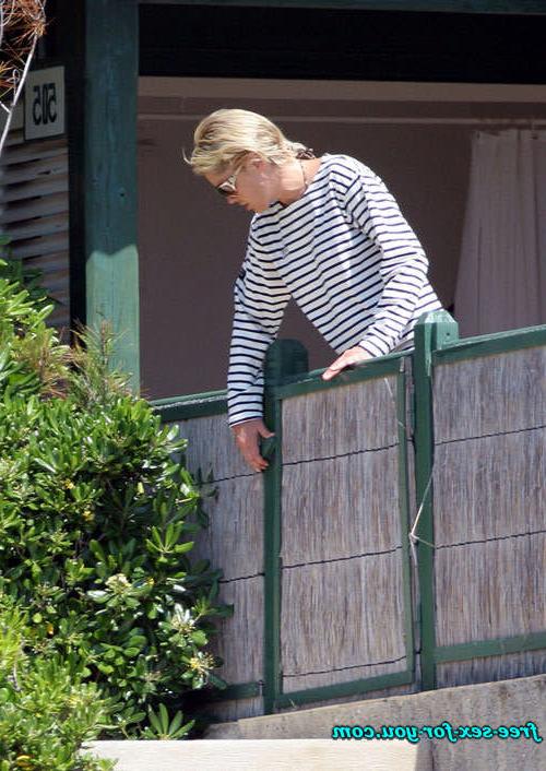 16P Sharon Stone showing her shaved pussy and big tits to paparazzi