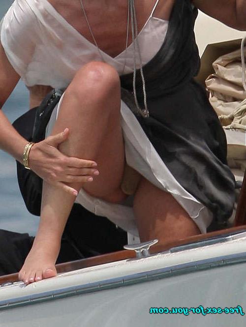 16P Sharon Stone showing her shaved pussy and big tits to paparazzi
