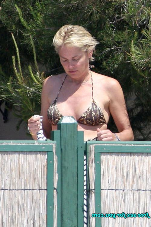 16P Sharon Stone showing her shaved pussy and big tits to paparazzi