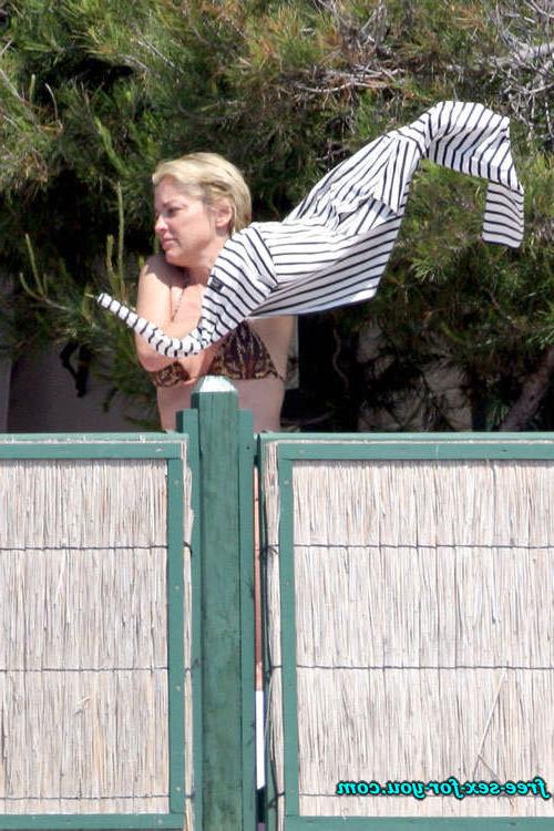 16P Sharon Stone showing her shaved pussy and big tits to paparazzi