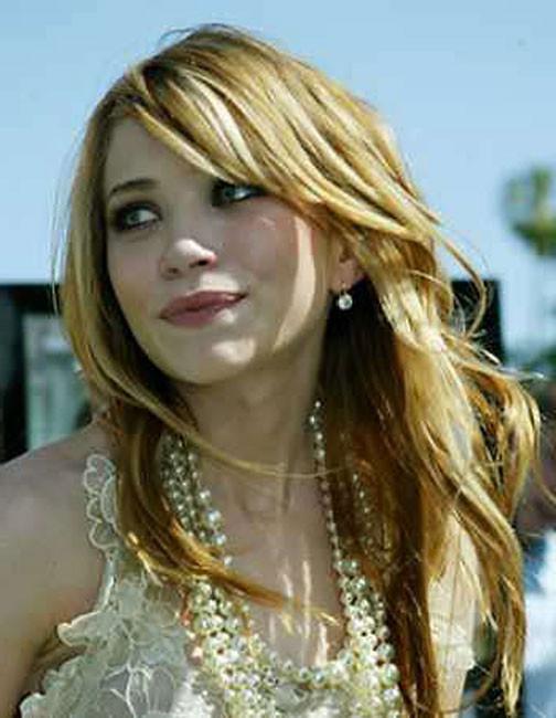 15P Celebrity super babes Olsen Twins posing very sexy and hot