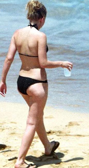 15P Celebrity super babes Olsen Twins posing very sexy and hot