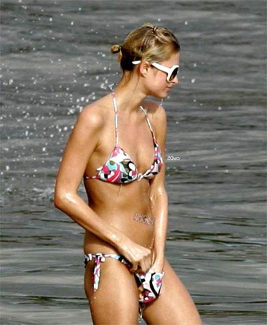 15P Celebrity Paris Hilton sexy upskirt and nasty nipple slip