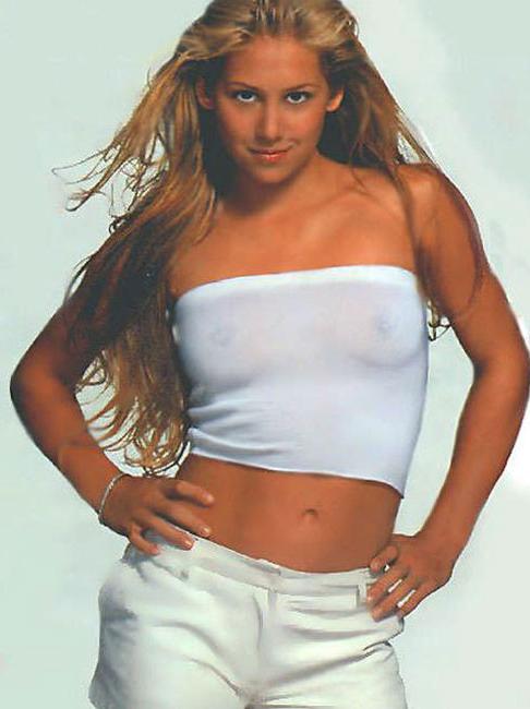 16P Celebrity babe Anna Kournikova see thru and nice boobs