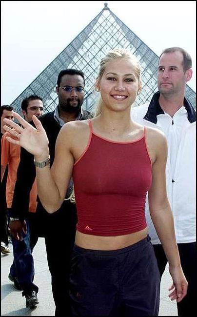 16P Celebrity babe Anna Kournikova see thru and nice boobs