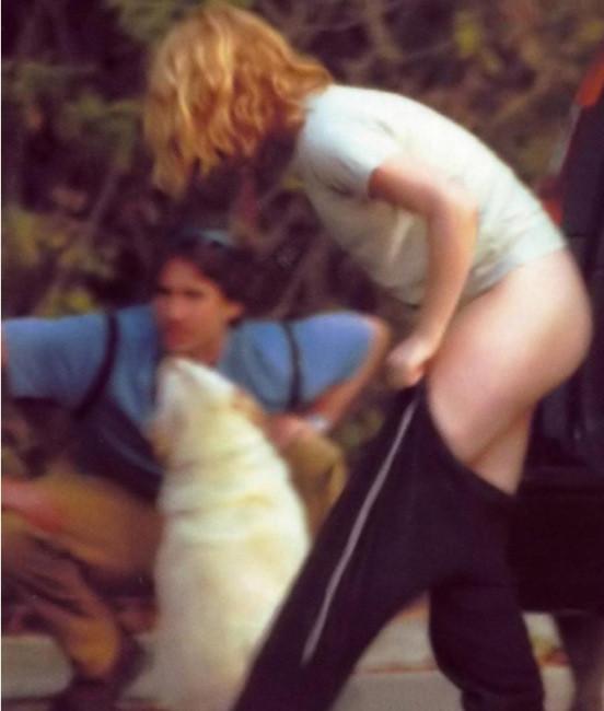 16P Celebrity babe Drew Barrymore fully nude and very sexy nude ass