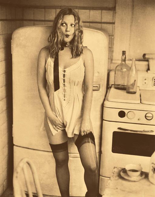 16P Celebrity babe Drew Barrymore fully nude and very sexy nude ass