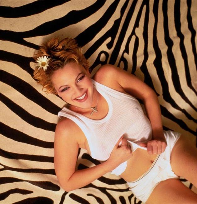16P Celebrity babe Drew Barrymore fully nude and very sexy nude ass