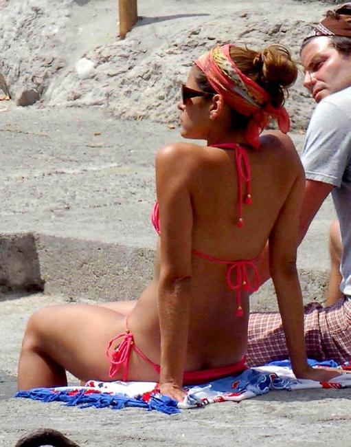 16P Celebrity babe Eva Mendes totally nude body and hot tits