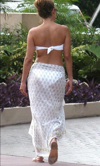15P Celebrity Jennifer Lopez see thru and very hard nipples