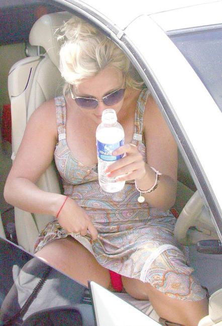 15P Celebrity Britney Spears upskirt in public and sexy fishnet ass
