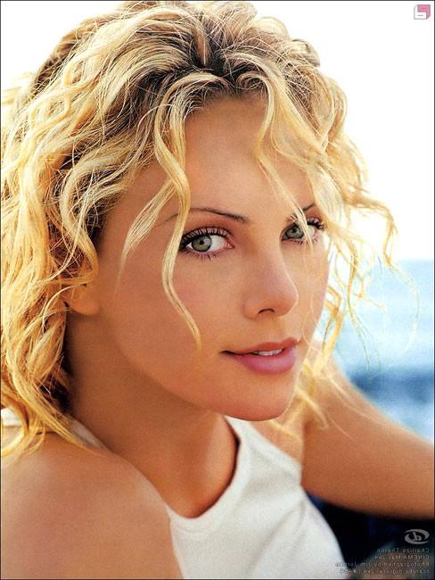 16P Celebrity Charlize Theron paparazzi nude boobs on the beach