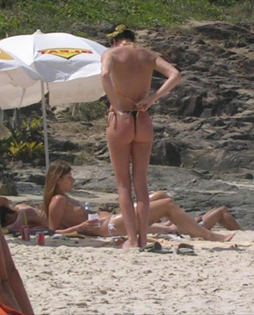 16P Celebrity Charlize Theron paparazzi nude boobs on the beach