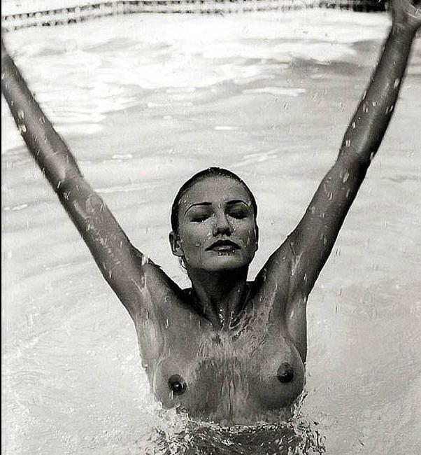 16P Cameron Diaz hard nipples and sexy ass in bikini
