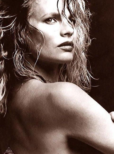 16P Best milf celeb Kim Basinger totally nude boobs and nice pussy